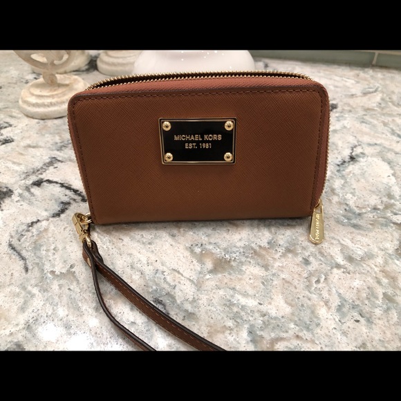 MICHAEL Michael Kors Handbags - Michael Kors Multifunction Phone Case